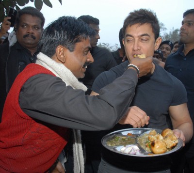 Aamir offered partnership from Lithi Chokha stall owner?