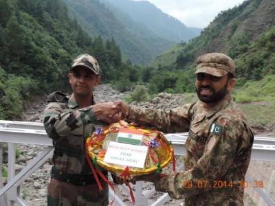 Indo-Pak soldiers exchange greetings on  Eid-ul-Fitr  