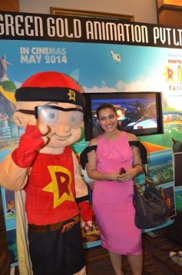 Mighty Raju poses with stars at FICCI