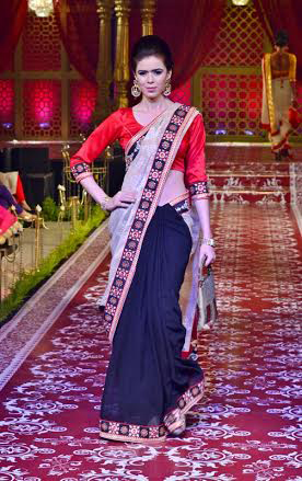 Prachi sizzles on the ramp