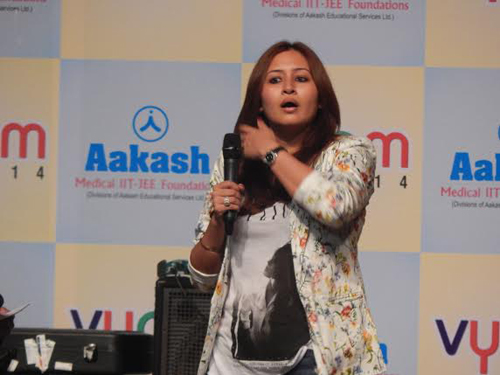 Jwala Gutta, KK add verve to Aakash Institute celebrations