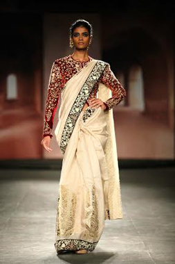 Kangana Ranaut walks for Anju Modi