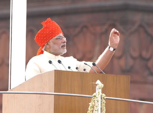 Narendra Modi inspecting the Guard of Honour at Red Fort