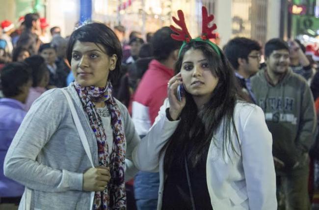 Christmas fever grips Kolkata