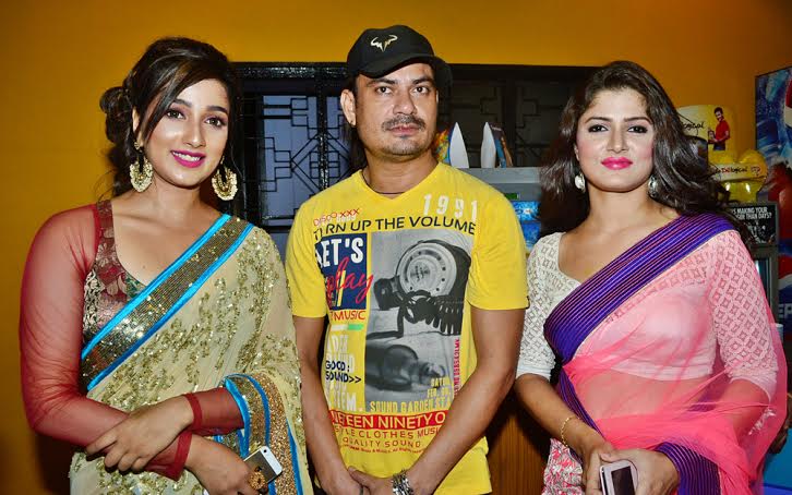 Dev's 'Bindaas' premier in Kolkata