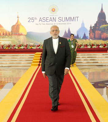 Modi meeting the Prime Minister of Malaysia