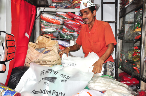 Polls 'merchandise' floods Kolkata markets 