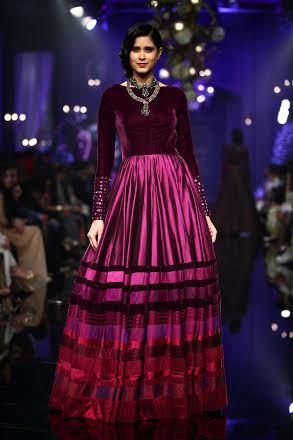 LFW Grand Finale: Kareena, Varun walk ramp for Manish Malhotra