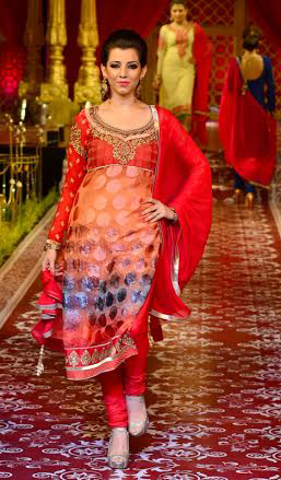 Prachi sizzles on the ramp