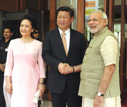 Modi hosts grand Gujarati fiesta for Chinese President