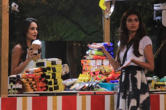 Lisa Haydon appears in Bigg Boss