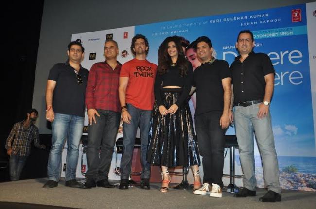 Hrithik Roshan and Sonam Kapoor launch the recreated version of Aashiqui's Dheere Dheere Se