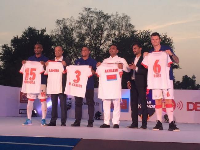 Delhi Dynamos unveils kit in Taj Mahal