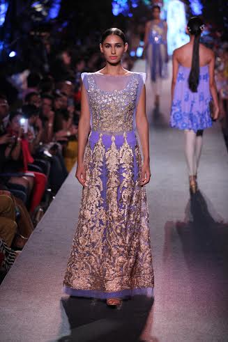 Manish Malhotra's collection sizzles LFW