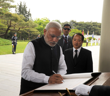  Modi arrives at ROK Airbase, in Seoul, South Korea