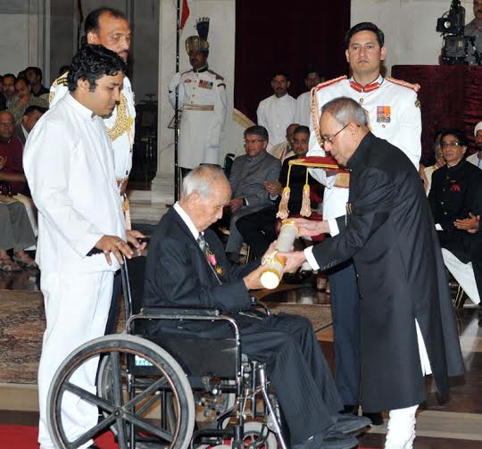 President confers Bharat Ratna, Padma Awards 