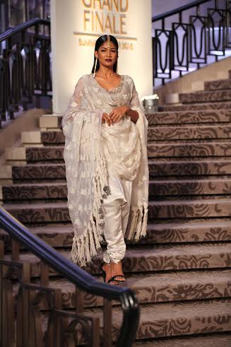 Anamika Khanna's collection showcased in LFW 