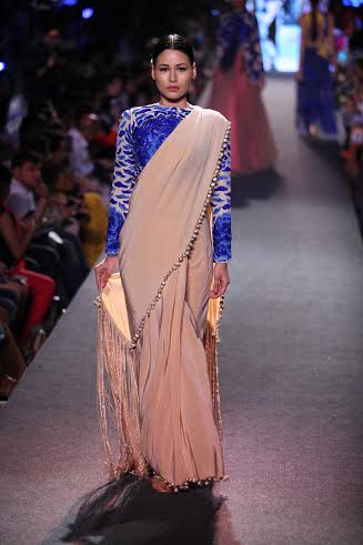 Manish Malhotra's collection sizzles LFW
