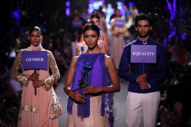 Manish Malhotra's collection sizzles LFW