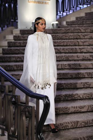 Anamika Khanna's collection showcased in LFW 