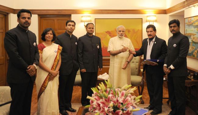 Team of first All India Services Expedition to Mt. Everest calls on PM