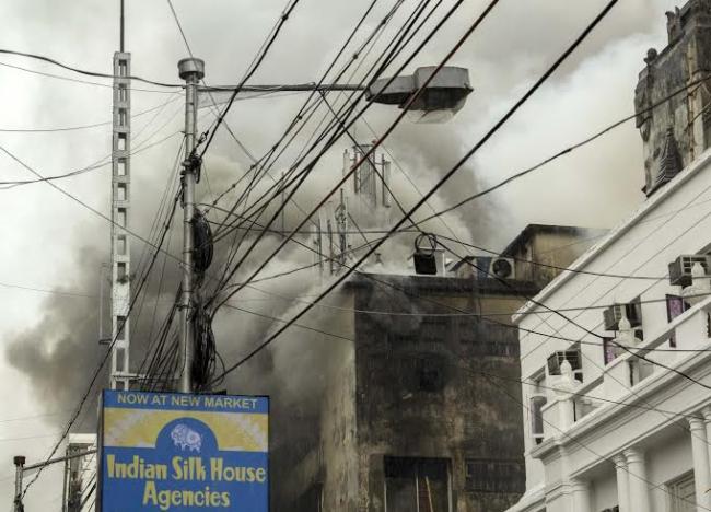 Kolkata: Fire fighters battle to bring supermarket blaze under control