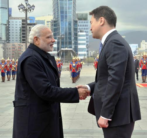 Modi meeting the Prime Minister of Mongolia