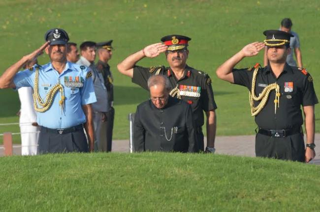 Pranab pays homage to Nehru on his death anniversary 