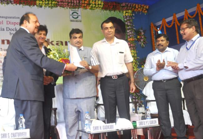 Nitin Gadkari addressing at the inauguration of the Bio-diesel Dispensing Unit, at Haldia Dock Complex
