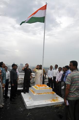 West Bengal Circle Chief Postmaster General Arundhaty Ghosh hoists flag on I-Day