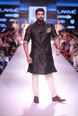 Day five opened at LFW Winter/Festive 2015 with glamorous collections by Anushree Reddy, Arpita Mehta and Ridhi Mehra