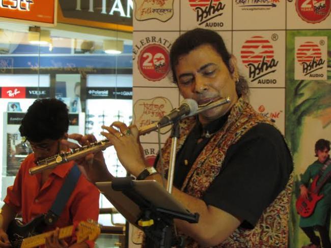 Asha Audio launches Surojit Chatterjee's folk album 'Folk Connection'