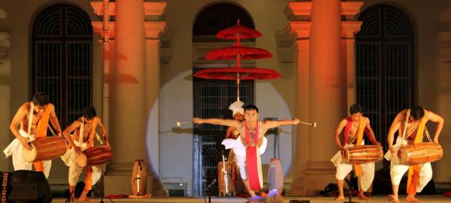 Shashi Tharoor attends Apeejay Kolkata Literary Festival