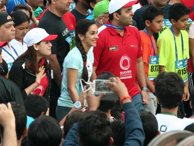 Dia Mirza supports Swades Foundation at  Mumbai Marathon