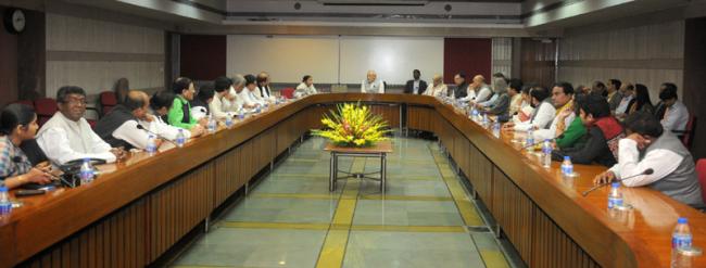 Mamata meets PM Modi, raises WB debt problem