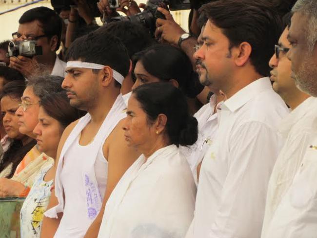Dignitaries pay tributes to Jagmohan Dalmiya at CAB in Kolkata