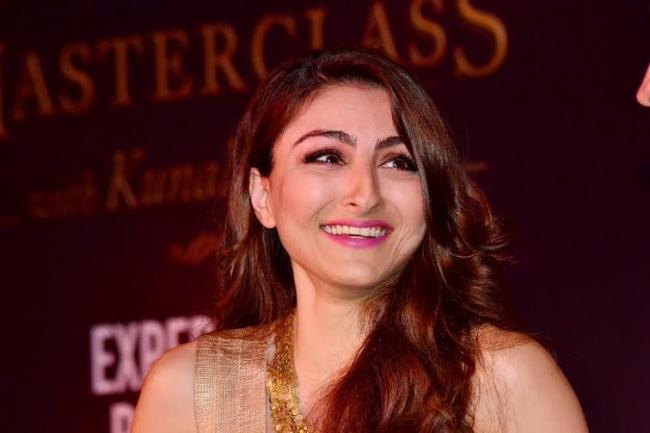 Kunal, Soha Ali Khan indulge in Belgian chocolate