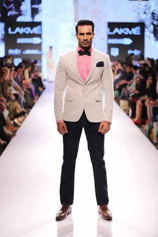 Riteish Deshmukh walks LFW ramp for Raghavendra Rathore