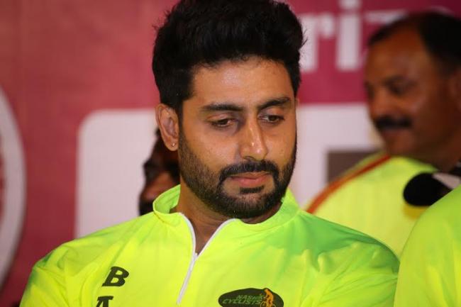 Abhishek attends 'Nashik Peloton'  cycling race