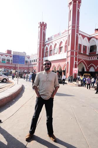 Sushant Singh Rajput visits  old Delhi railway station