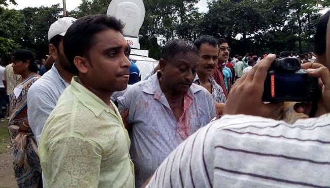 Left protesters clash with police in Kolkata 