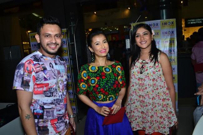  Tollywood actors attend premeire of Jomer Raja Dilo Bor