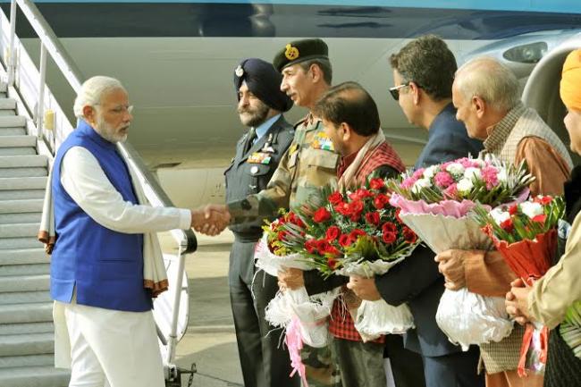 Narendra Modi addressing the gathering at Chanderkote