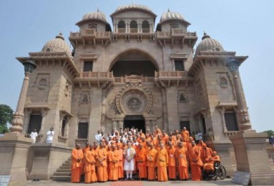 PM offers prayer at Dakshineswar Kali temple, meditates at Belur Math