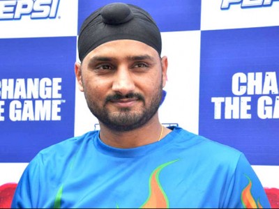 Harbhajan recalled in Test squad