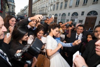 Kangana gets queen's welcome in Paris