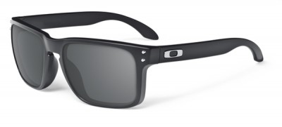 Titan Eyeplus celebrates annual "Sunglass Carnival"