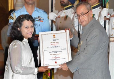 President presents Stree Shakti, Nari Shakti awards
