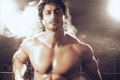 Tamil director eyes Bollywood debut, ropes in actor Vidyut Jammwal