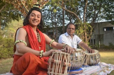 Mantra plays tabla in his Narad Muni get-up